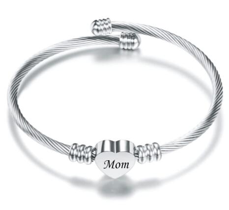 Elegant Flätat Armband i Rostfritt Stål – Den perfekta gåvan till mamma!